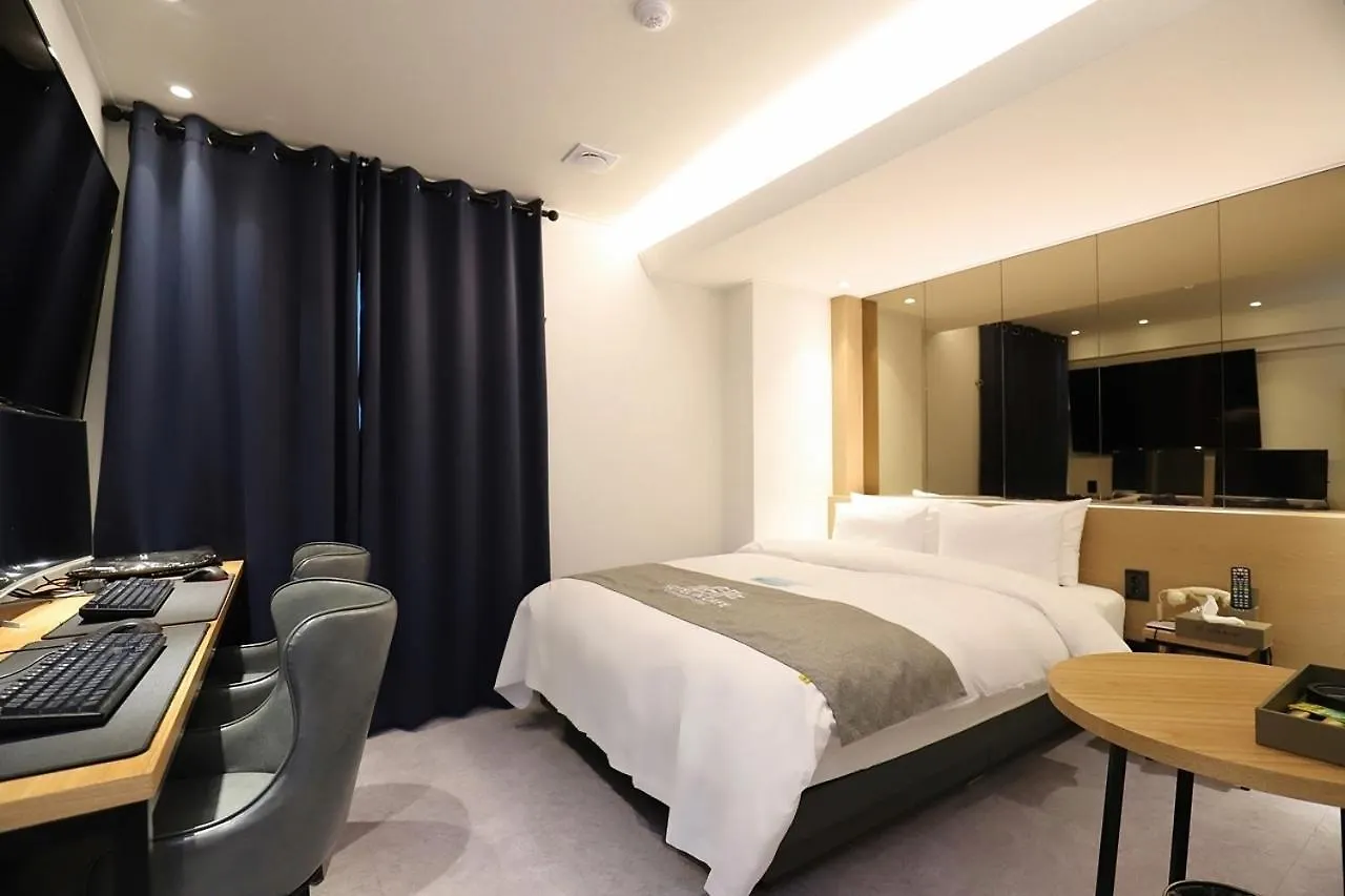 Hotel In Cafe Doksan Seul 3*,