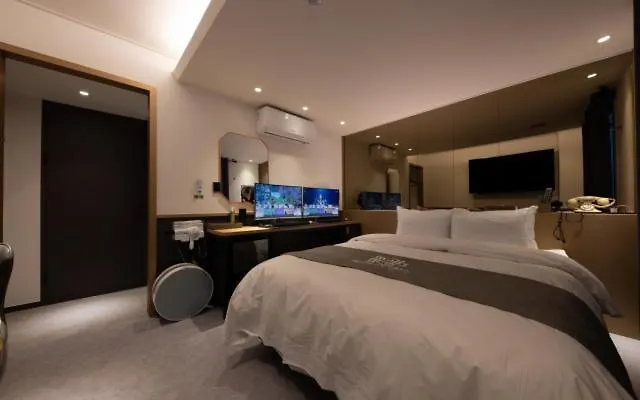 Hotel In Cafe Doksan Seul 3*,